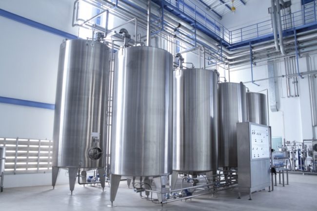 Stainless steel tanks equipped with overfill prevention device
